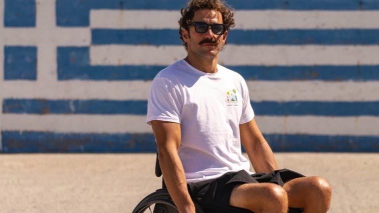 Ο Αντώνης Τσαπατάκης αποκαλύπτει τις δυσκολίες πρόσβασης στη Βουλή για τα ΑΜΕΑ