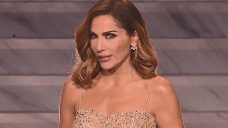 Δέσποινα Βανδή: Πιο λαμπερή από ποτέ στον τελικό του X-Factor! Δείτε τη φαντασμαγορική έναρξη