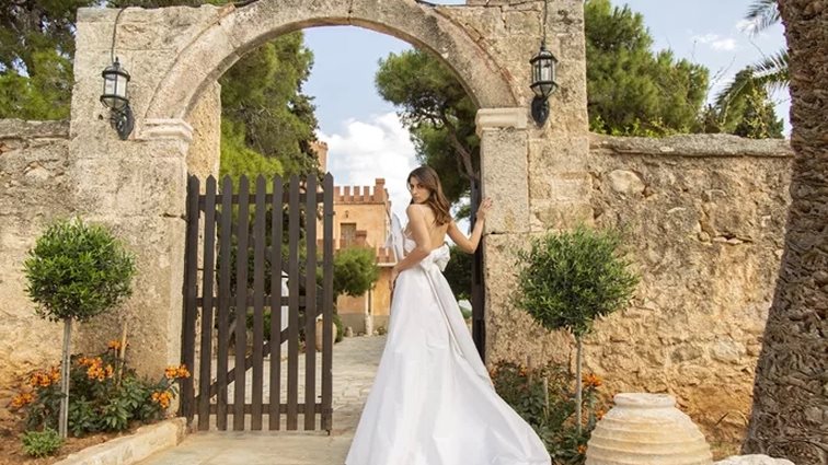 Bride to be | 10 νυφικά για κάθε στιλ και ηλικία σύμφωνα με τις τάσεις της μόδας