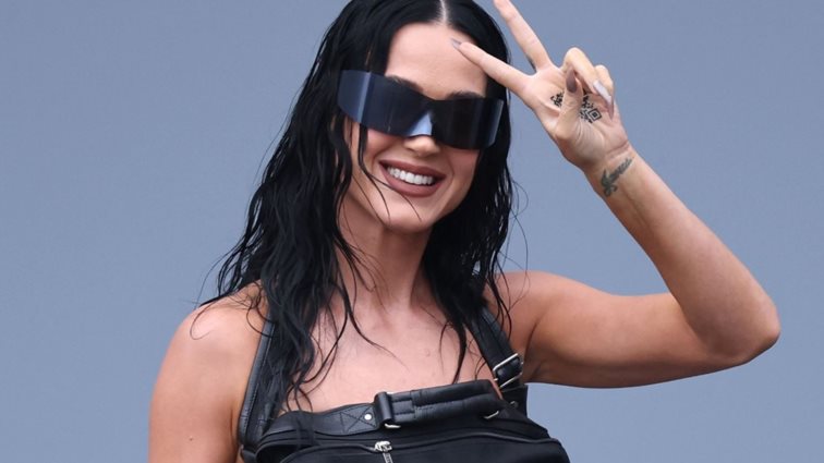 Η Katy Perry ταξιδεύει στο διάστημα - Ποιες άλλες γυναίκες celebrity θα πάρει μαζί της