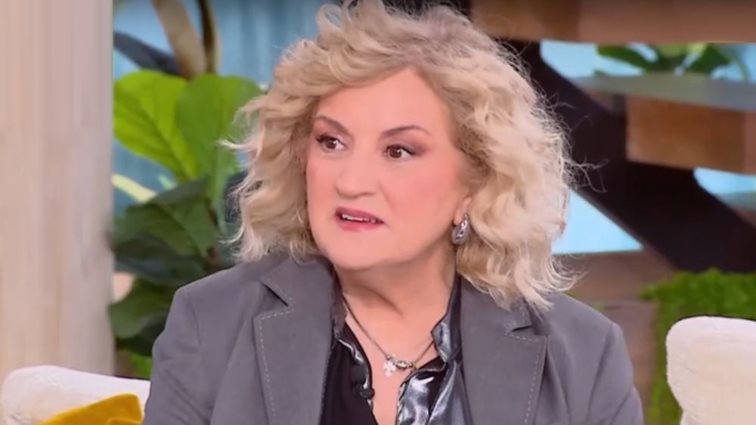 Υρώ Μανέ: "Η κόρη μου με τον τρόπο της το έχει επιβάλλει - Με κάνει να μην την τοποθετώ στο φάσμα της οικογένειας"