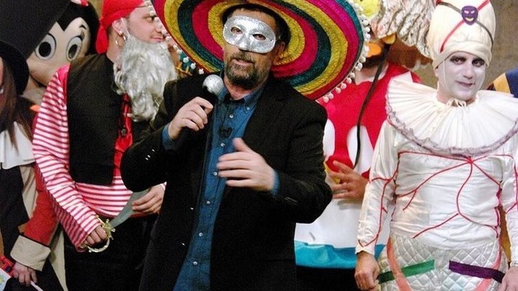 «Στην Υγειά Μας, Ρε Παιδιά»: Όσα θα δούμε στην αποκριάτικη εκπομπή του Σαββάτου