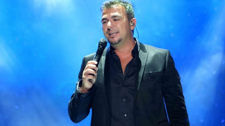 Αντώνης Ρέμος: Η έκπληξη για τα γενέθλια του πάνω στη σκηνή: Video