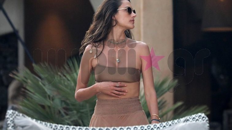 Alessandra Ambrosio: Διακοπές στη Μύκονο! Δείτε φωτογραφίες