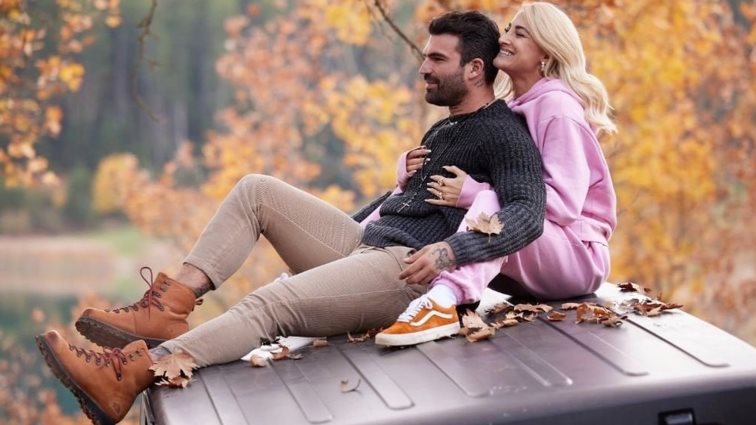 Ιωάννα Τούνη και Δημήτρης Αλεξάνδρου στο σπίτι με τον γιο τους | Δείτε το βίντεο