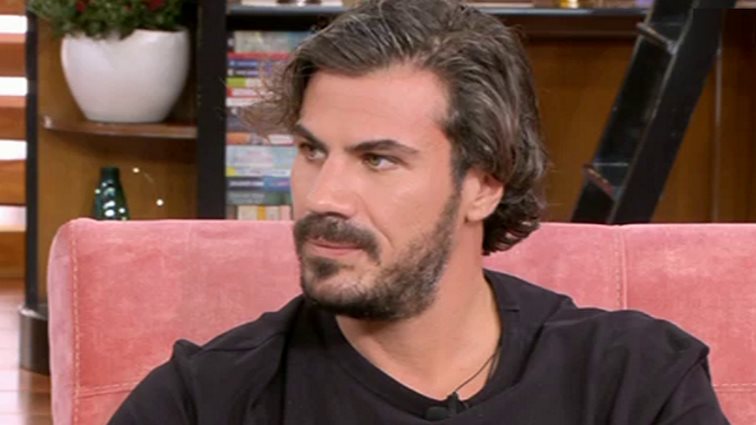 Είναι επίσημο! Ο Άκης Πετρετζίκης επιβεβαίωσε μόλις πως θα γίνει μπαμπάς!