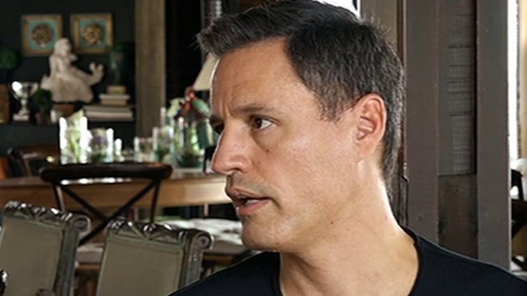 Γρηγόρης Πετράκος
: «Νιώθω αρχαίος Έλληνας. Η Θεοφανία είναι πλάσμα του ουρανού και με τραβάει προς τα επάνω»