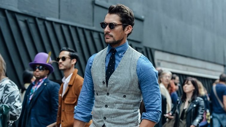 Έξι τρόποι για να φορέσεις το Oxford πουκάμισο: Να πώς θα πάρεις το 100% από το απόλυτο κομμάτι κάθε αντρικής ντουλάπας.