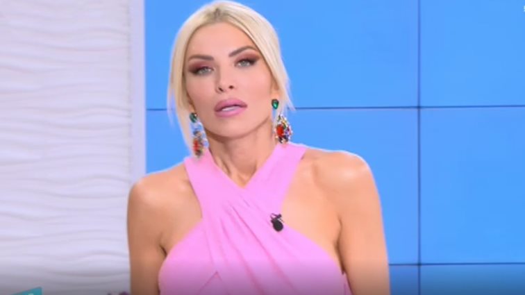 Κατερίνα Καινούργιου: &quot;Αυτό κι αν είναι ρατσιστικό και θλιβερό κυρία μου που τα γράψατε. Έχουμε γίνει όλοι κριτές των πάντων&quot;