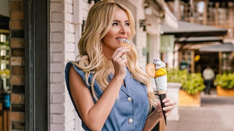 Η Κατερίνα Καινούργιου με το denim κομμάτι που μπορείς να φορέσεις με άπειρους τρόπους