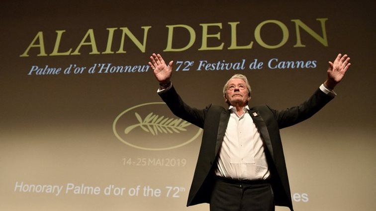 Cannes Report: Ο Χρυσός Φοίνικας του Alain Delon &amp; οι εντυπωσιακές εμφανίσεις στην Κρουαζέτ
