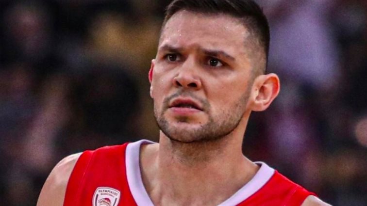 Μάρτυρας τροχαίου ο Κώστας Παπανικολάου - Απασχόλησε δυο παιδιά για να μην αντιληφθούν τον τραυματισμό της μητέρας τους