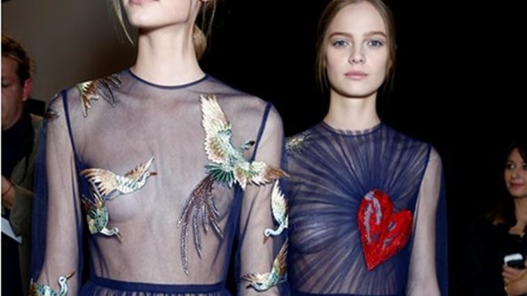 Valentino: Θυμόμαστε τα καλύτερα hair looks των catwalks
