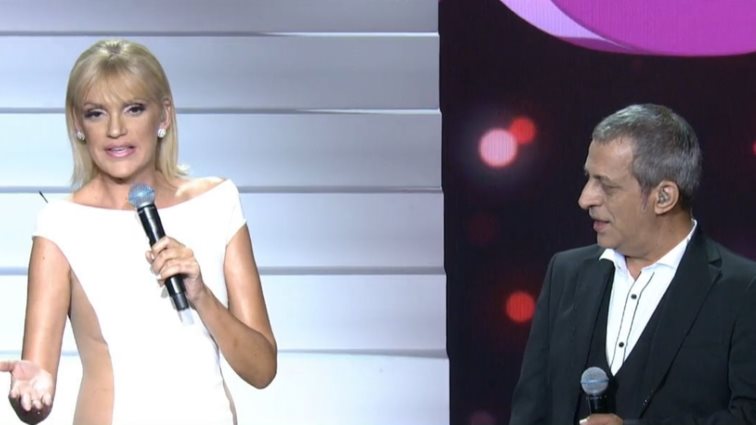 J2US | H Σάσα Σταμάτη έβαλε φωτιά στη σκηνή μαζί με τον Θέμη Αδαμαντίδη