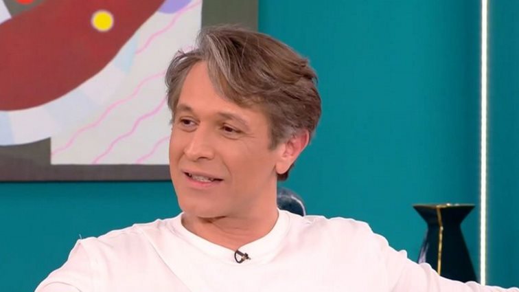 Ο Αιμίλιος Χειλάκης αποκάλυψε τον απίστευτο τρόπο που έκανε πρόταση γάμου στην Αθηνά Μαξίμου