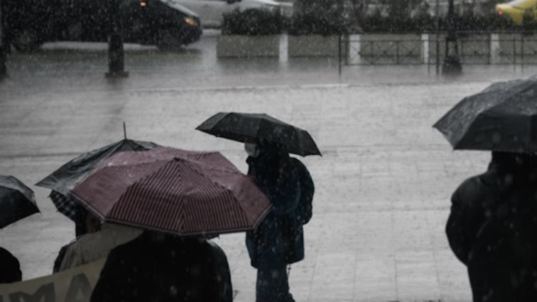Καιρός: Βροχές, καταιγίδες και πτώση της θερμοκρασίας το Σαββατοκύριακο - Πού θα σημειωθούν έντονα φαινόμενα