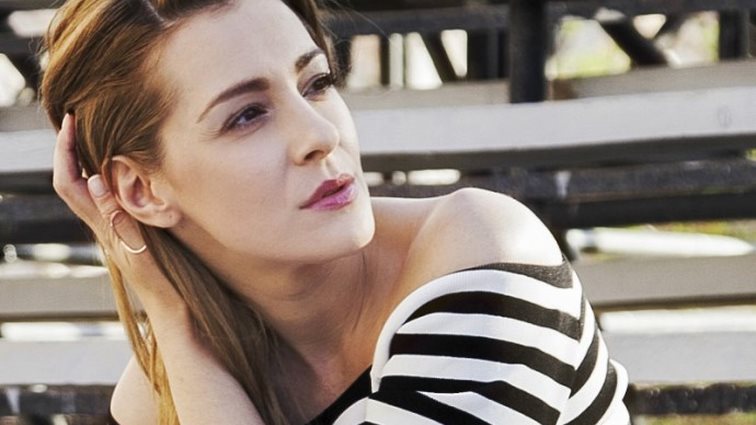 Νατάσσα Μποφίλιου: Η σπάνια αναφορά στην προσωπική της ζωή και τον ρατσισμό που δέχθηκε για τα κιλά της