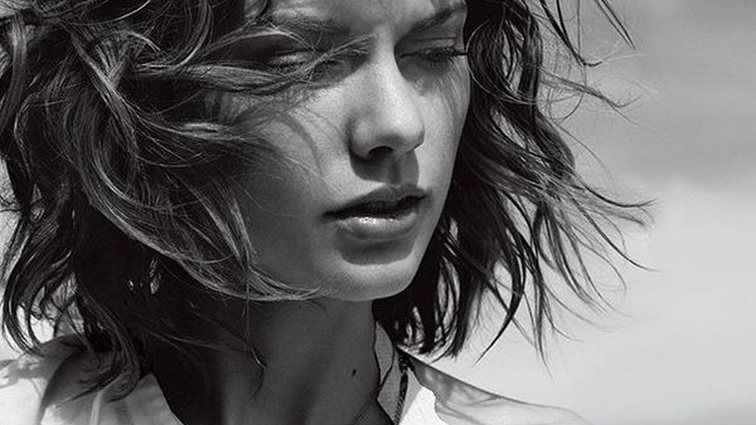 Taylor Swift: Τραγουδάει… Britney Spears και τη συλλαμβάνει η κάμερα του γείτονα!