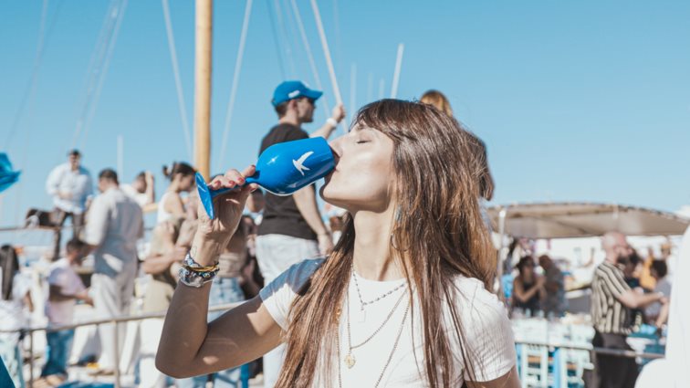 Πάσχα στην Πάρο για τη Βασιλική Ρούσσου - Το γλέντι στη Νάουσα με τη Grey Goose Altius