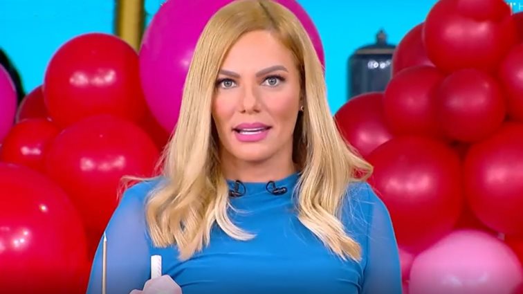 Γενέθλια για την Ιωάννα Μαλέσκου | Η έκπληξη των συνεργατών της