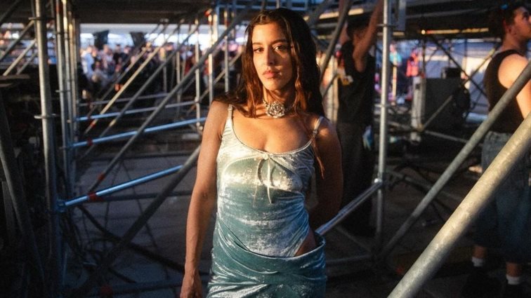 Η Σάττι τώρα και με μόνιμο ρόλο στην τηλεόραση