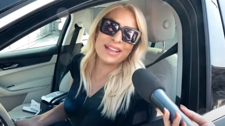 Η Ελένη Μενεγάκη αποκάλυψε τον λόγο του ταξιδιού της στο Λονδίνο