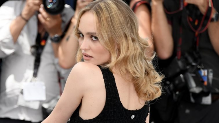 Lily-Rose Depp | Το σπάνιο σχόλιο για τον πατέρα της, Johnny Depp, στο Φεστιβάλ των Καννών