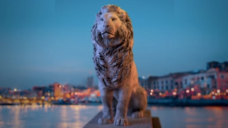 Τελικά πού παίζουν; | Η Ιζαμπέλλα Φούλοπ μάς βάζει στα άδυτα του &quot;Porto Leone&quot;