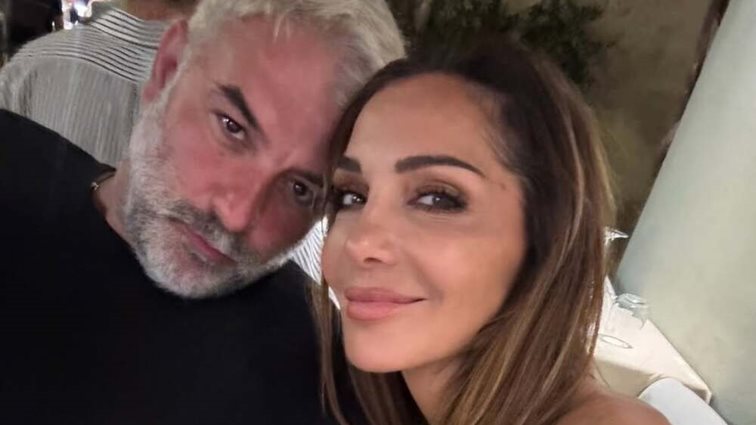 Η Δέσποινα Βανδή συνόδευσε τον Βασίλη Μπισμπίκη στην πρώτη προβολή του Porto Leone