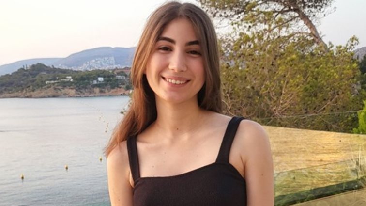 Πανελλήνιες 2022: Η αριστούχος Σοφία που κατάφερε να συγκεντρώσει 19.575 μόρια