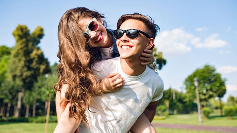 Ποια είναι τα θετικά όταν έχεις σοβαρή σχέση στα 20s σου;
: Τι γίνεται αν έχεις βρει τον ιδανικό σύζυγο;