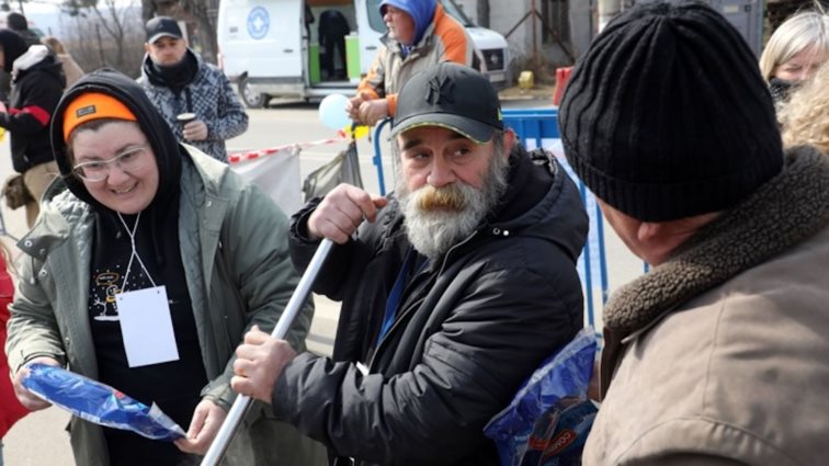 Πολυχρονόπουλος: "Έχει βγάλει κάρτες σε άστεγους και χρήστες, ξέρει να παίζει θέατρο" - Τι καταγγέλλει πρώην εθελόντρια