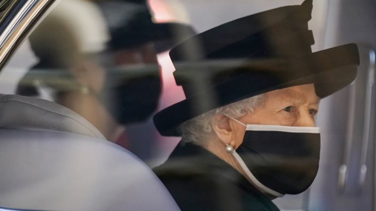 Κηδεία Πρίγκιπα Φιλίππου | Τα αναμνηστικά που είχε μαζί της η Βασίλισσα Ελισάβετ