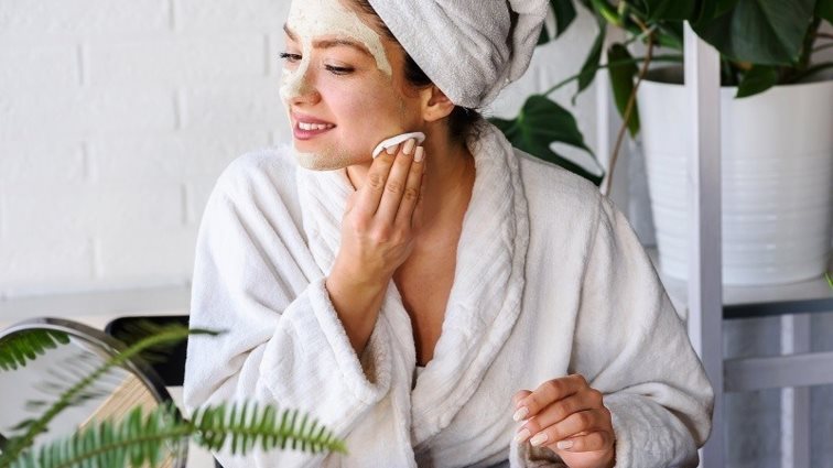 Η μάσκα που λατρεύουν όλες οι ξηρές επιδερμίδες είναι απίστευτα οικονομική