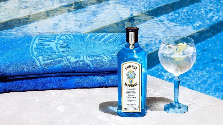 To Bombay Sapphire premium gin υποδέχεται ένα υπέροχο καλοκαίρι που θα κυριαρχήσει το μπλε