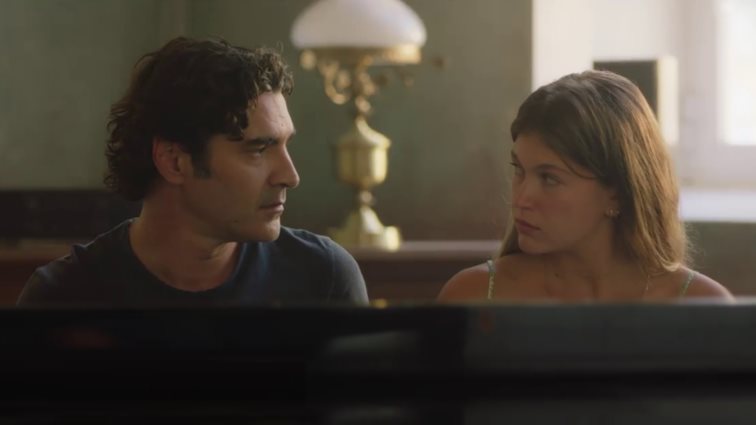 &quot;Maestro&quot; | Κυκλοφόρησε το νέο trailer της πολυαναμενόμενης σειράς του Χριστόφορου Παπακαλιάτη