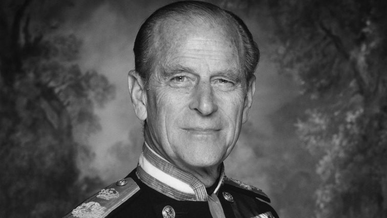 Η φημολογούμενη "ερωμένη" του πρίγκιπα: Γιατί η βασίλισσα την κάλεσε στη κηδεία του Φίλιππου