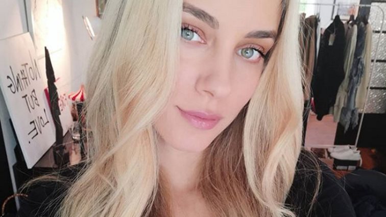 Δούκισσα Νομικού
: Ποζάρει με μαγιό στις Μαλδίβες και το κορμί της είναι εκπληκτικό!