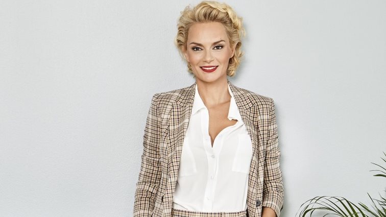 Έλενα Χριστοπούλου: Έκοψε τα μαλλιά της ακόμα περισσότερο! Δείτε το νέο της look