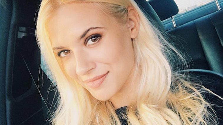 Λάουρα Νάργες
: Η φωτογραφία από την παραλία και το τρυφερό μήνυμα