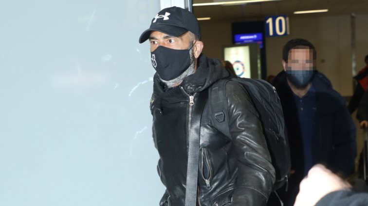 Ο Βαλάντης επέστρεψε από το &quot;Survivor&quot; - Φωτογραφίες από την άφιξή του στην Ελλάδα