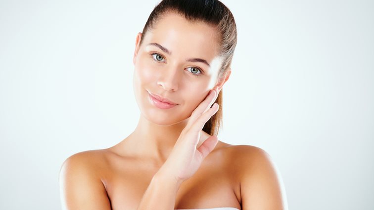 Πώς θα κάνεις την μύτη σου να φαίνεται πιο μικρή: 6 βήματα αρκούν για να έχεις το εφέ μιας άμεσης ρινοπλαστικής χάρη στο μακιγιάζ