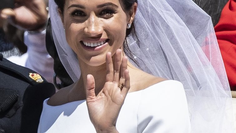 Meghan Markle : Μιλάει πρώτη φορά για το νυφικό της!