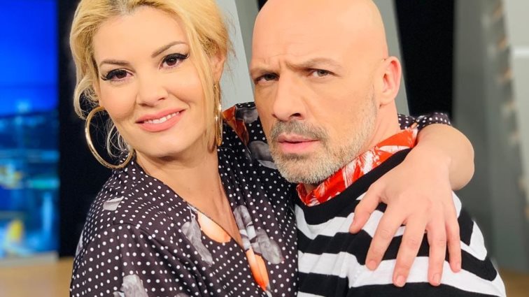 Μαρία Κορινθίου
: Η εμφάνιση στον Μουτσινά &amp; η επική υποδοχή | Δείτε το video!