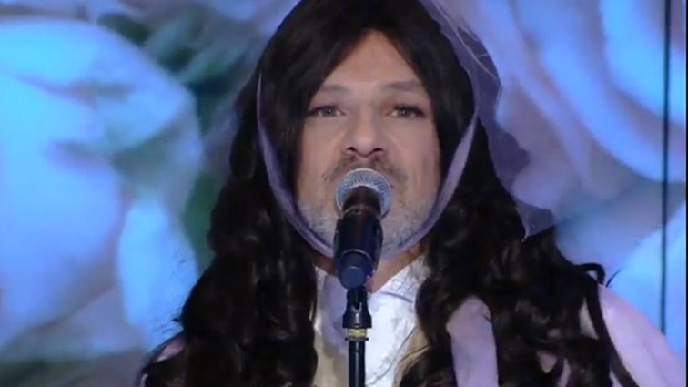 Video Of The Day: Θα κλαίτε από τα γέλια! Ο Νίκος Μουτσινάς ως Κατερίνα Ντούσκα, Alexander Rybak και Αγάθωνας on air