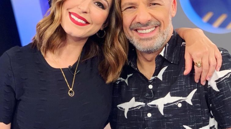 Κατερίνα Παπουτσάκη: Στον Νίκο Μουτσινά! Οι απολαυστικές ατάκες on air