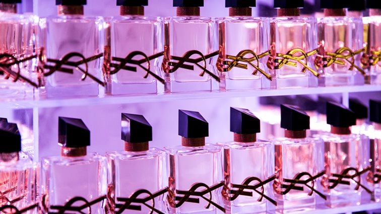 YSL Beauty: Το νέο άρωμα αποθεώνει τις ελεύθερες και ανεξάρτητες γυναίκες
