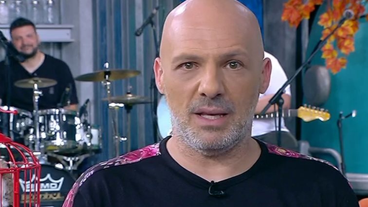 Video Of The Day: Τα push ups του Μουτσινά στο πλατό του «Καλό Μεσημεράκι»!