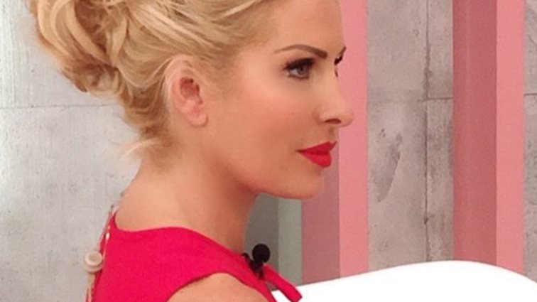 Ελένη Μενεγάκη : Δείτε τη στο καμαρίνι της λίγο πριν εμφανιστεί στην εκπομπή της!