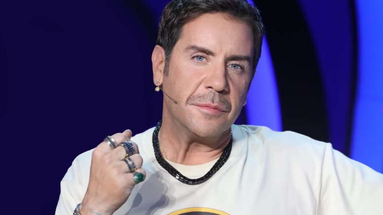 Γιώργος Μαζωνάκης
: Η έκπληξη για τα γενέθλιά του στα γυρίσματα του YFSF! Δείτε την εντυπωσιακή τούρτα